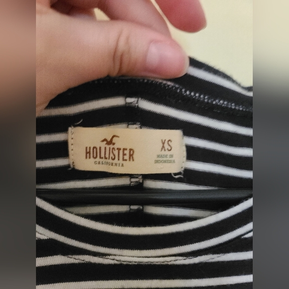 Hollister Black White Stripe Short Sleeve Relaxed Fit Tee Shirt - Picture 3 of 3